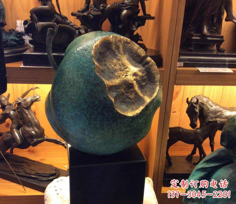 连云港铜质可爱苹果雕塑