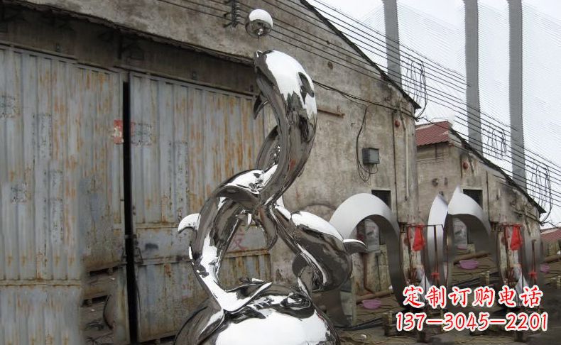 连云港海洋精灵的象征:汇中领雕塑出品的不锈钢海豚雕塑