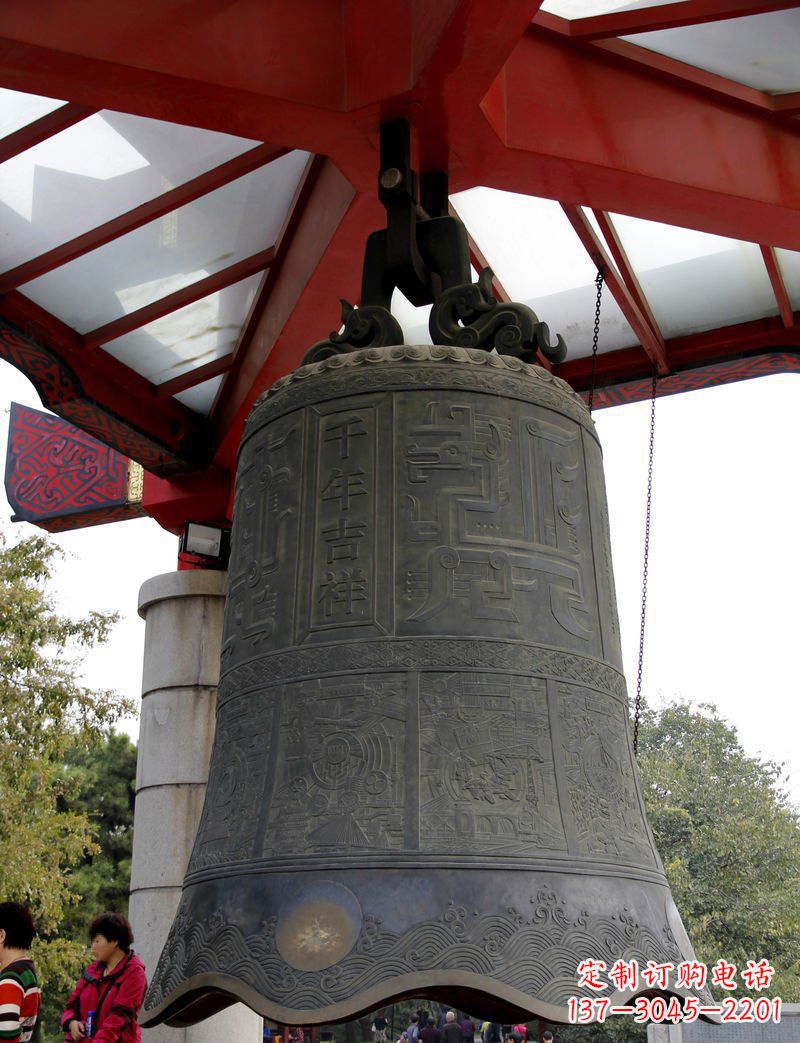 连云港广场千年吉祥铜钟雕塑