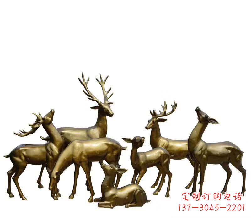 连云港精致精美,欣赏黄铜色鹿群雕塑