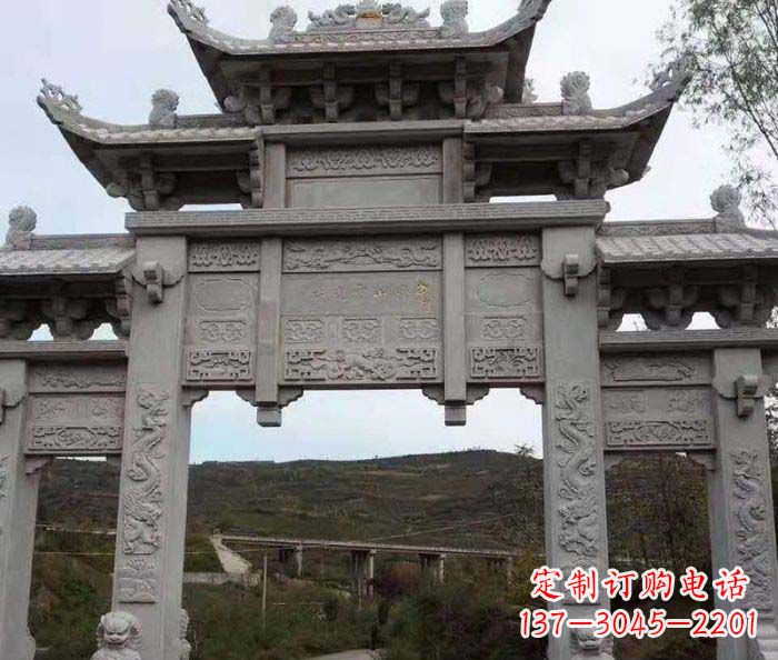 连云港地标性的三门石雕牌坊