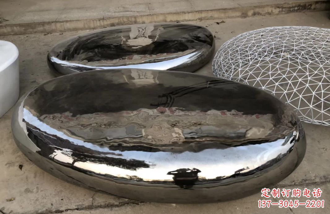 连云港享受艺术的魅力，请选择中领雕塑的镜面不锈钢鹅卵石雕塑