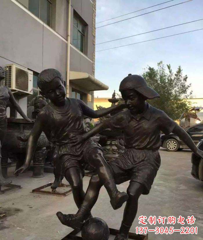 连云港踢足球儿童铜雕 (2)
