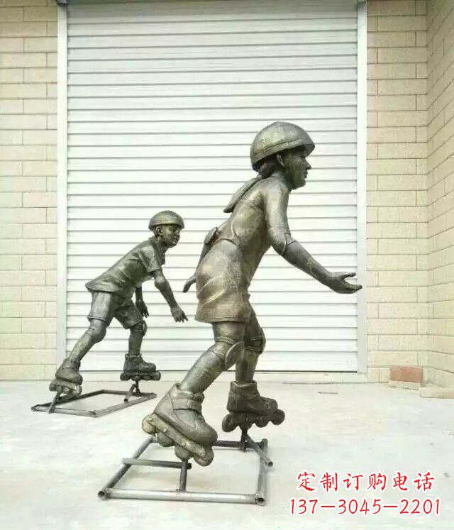 连云港小孩玩轮滑公园人物铜雕