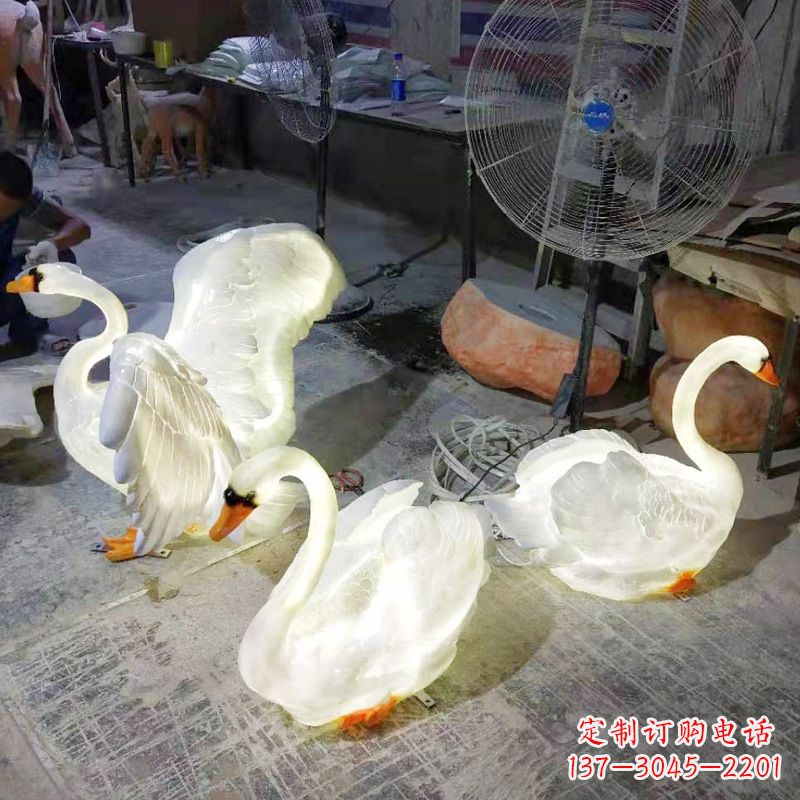 连云港小区园林草坪发光天鹅景观雕塑摆件