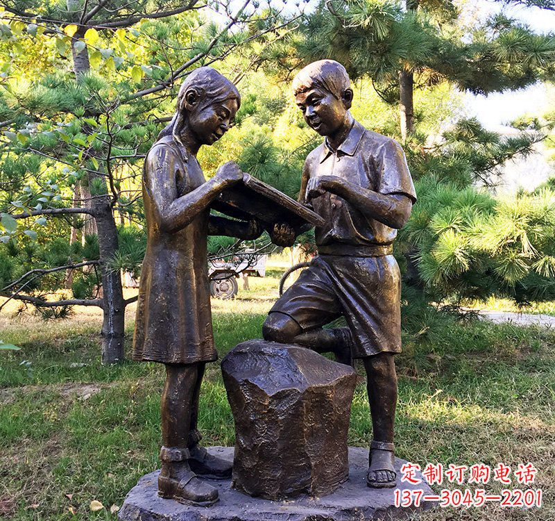 连云港校园读书的学生铜雕