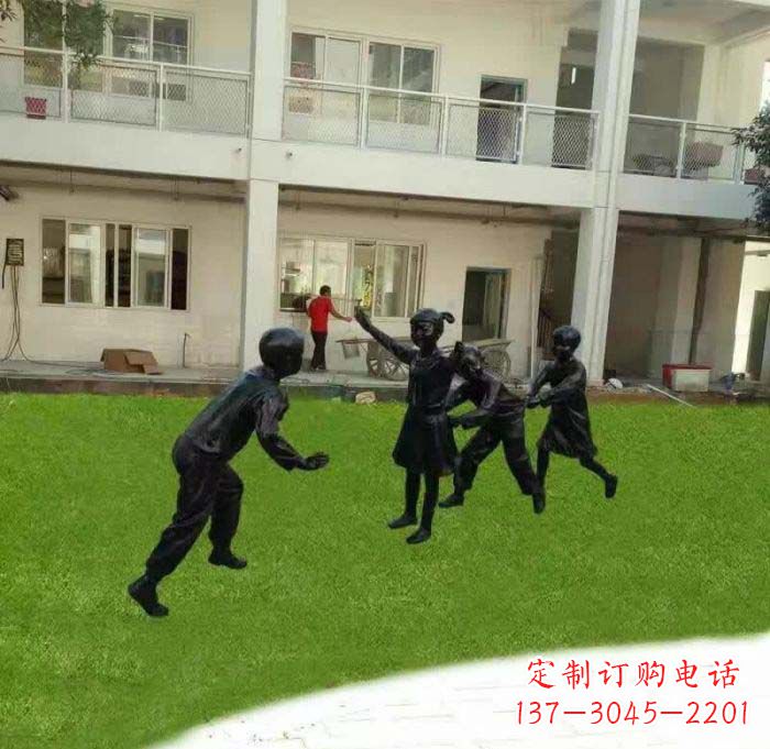 连云港校园儿童玩老鹰捉小鸡铜雕