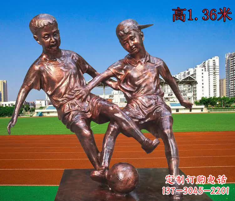 连云港学校铜雕踢足球儿童