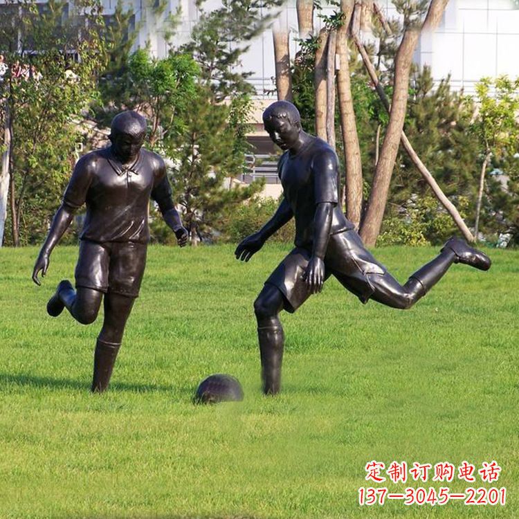 连云港园林踢足球人物铜雕